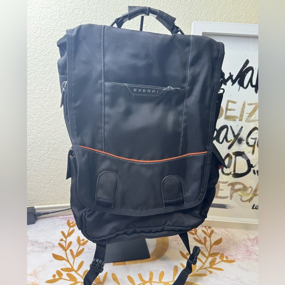 Everiki Urbanite EKS620 Black Backpack Unisex